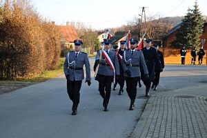 Poczty Sztandarowe przedstawicieli służb mundurowych.