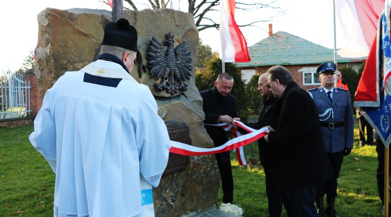 Odsłonięcie pomnika pomnika „W hołdzie Polakom, którzy oddali życie za Ojczyznę w 100. rocznicę odzyskania przez Polskę Niepodległości oraz zwycięskiej Bitwy Warszawskiej”