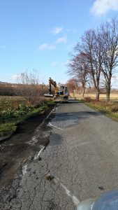 Na zdjęciu zniszczony odcinek drogi w miejscowości Bóbrka.